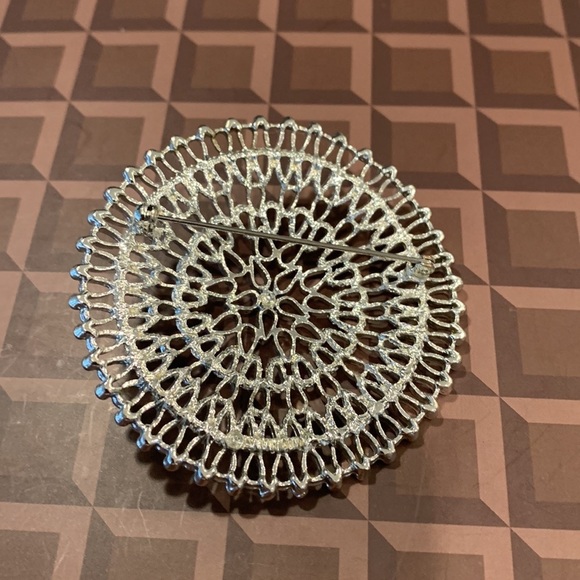 Five Silver Toned Brooches - Picture 11 of 11